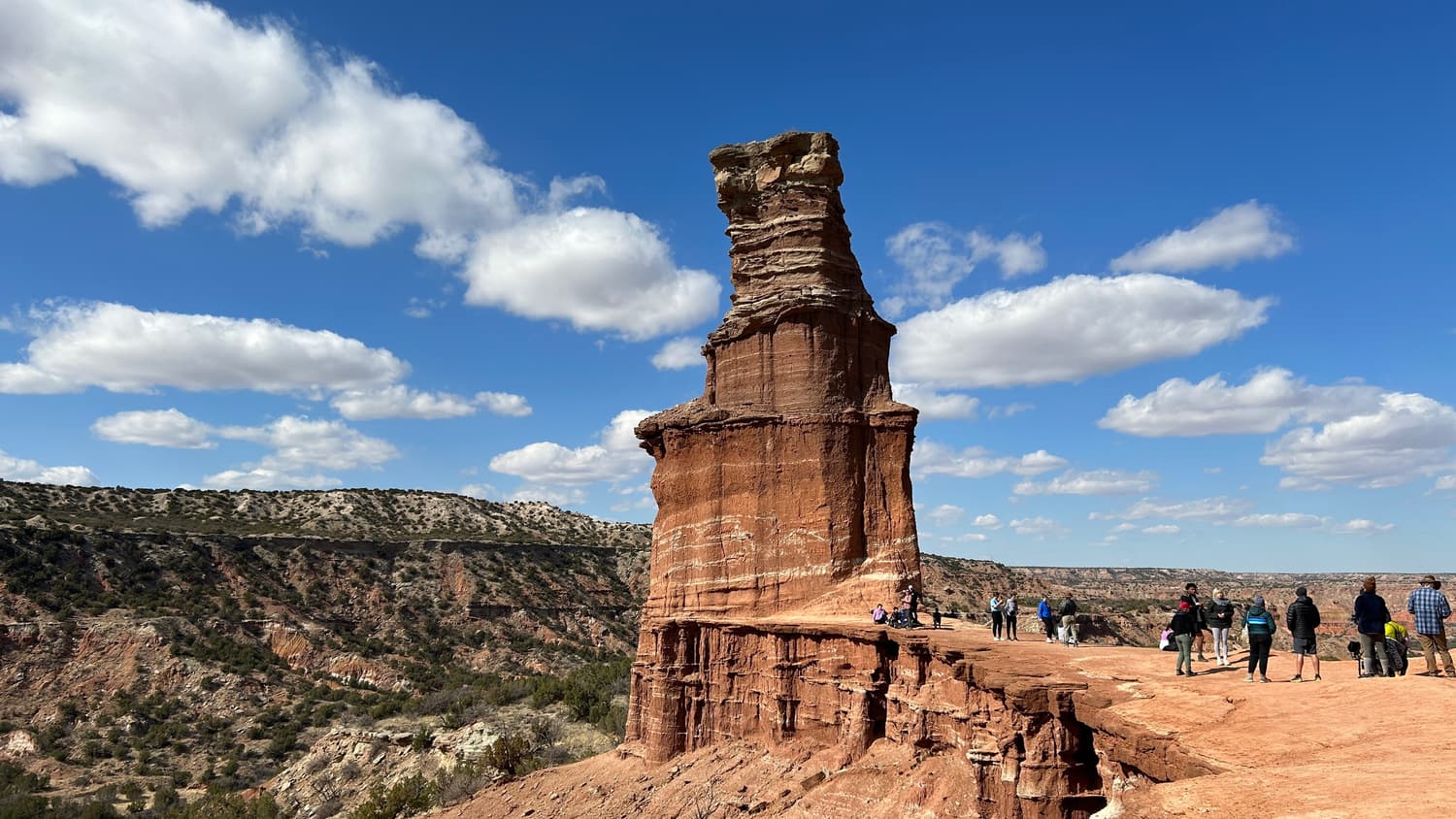 Der Felsturm Lighthouse über den roten Gesteinsschichten des Palo Duro Canyon