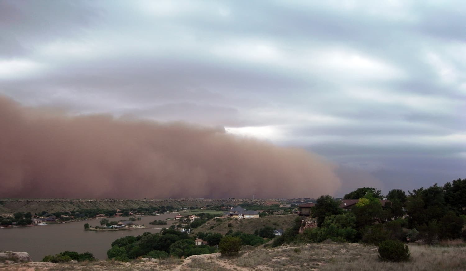 Ein gewaltiger Staubsturm zieht über den Llano Estacado bei Lubbock