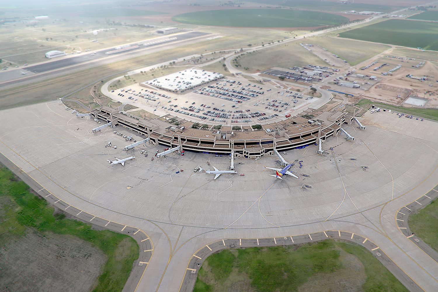 Luftaufnahme des Terminals am Flughafen Lubbock Preston Smith International